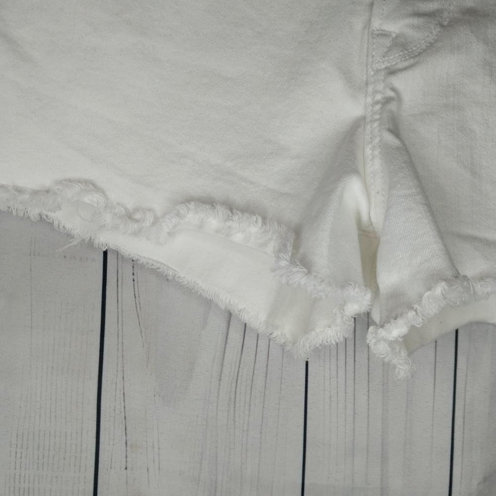 Abercrombie & Fitch The Boyfriend Mid Rise White Dem Raw Hem Shorts - Picture 5 of 9